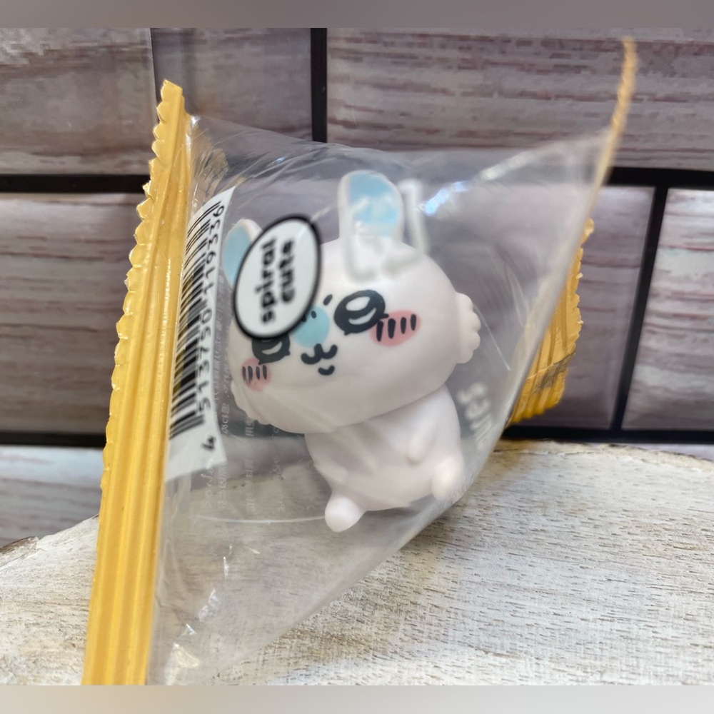 Chiikawa❤️Momonga interior mini Figure Spiral cute New